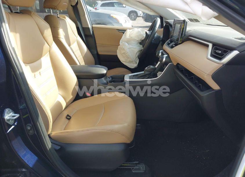 Photo 5 of 2021 Toyota Rav4 XLE PREMIUM (VIN 2T3A1RFVXMW170960)