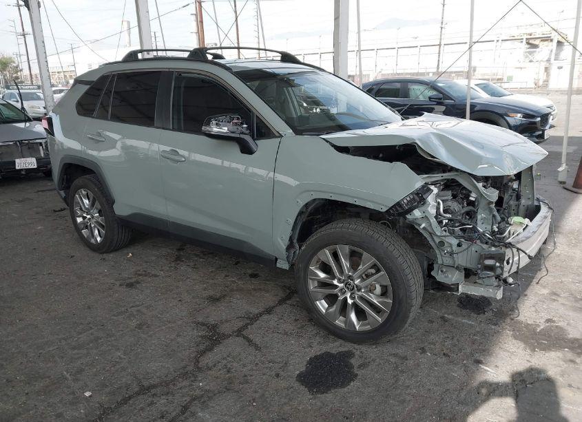 2021 Toyota Rav4 XLE PREMIUM (VIN 2T3A1RFVXMW188715) main photo