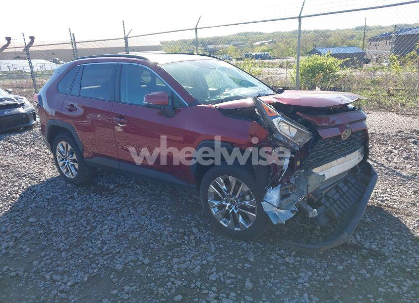 2021 Toyota Rav4 XLE PREMIUM (VIN 2T3A1RFVXMW202936) main photo