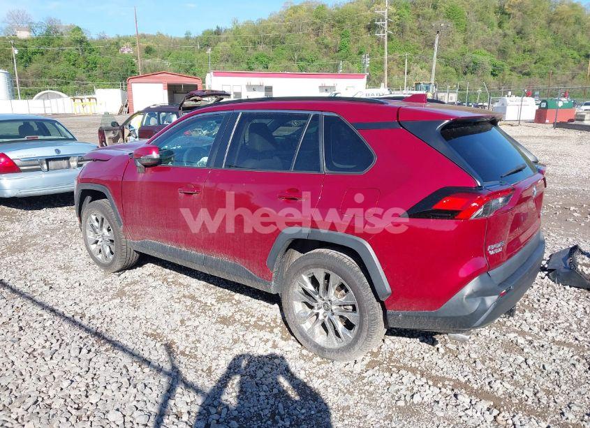 Photo 3 of 2021 Toyota Rav4 XLE PREMIUM (VIN 2T3A1RFVXMW202936)