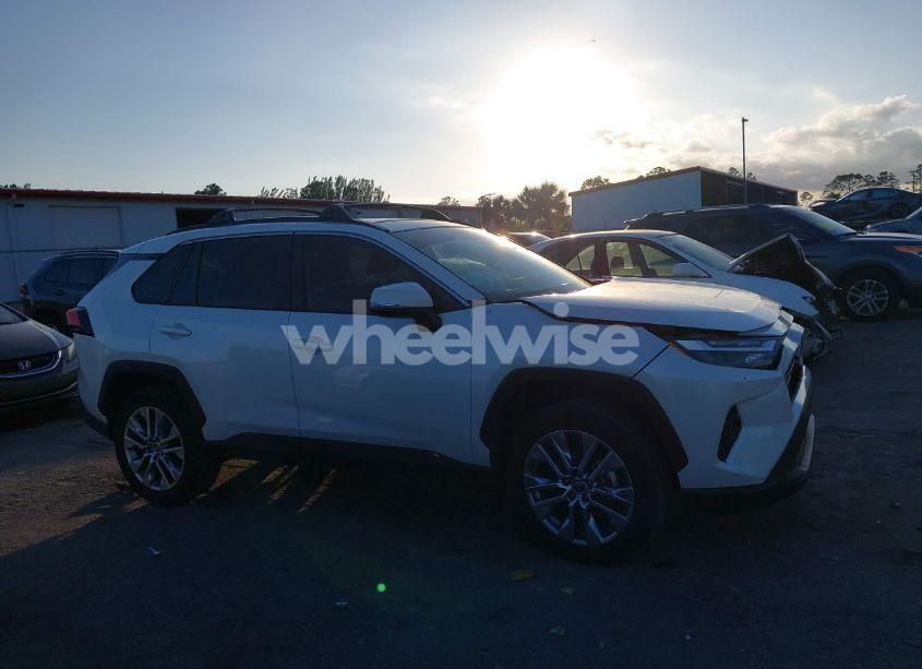 Photo 13 of 2022 Toyota Rav4 XLE PREMIUM (VIN 2T3A1RFVXNW255119)