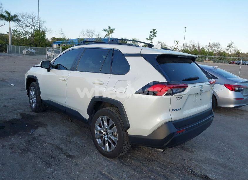 Photo 3 of 2022 Toyota Rav4 XLE PREMIUM (VIN 2T3A1RFVXNW255119)