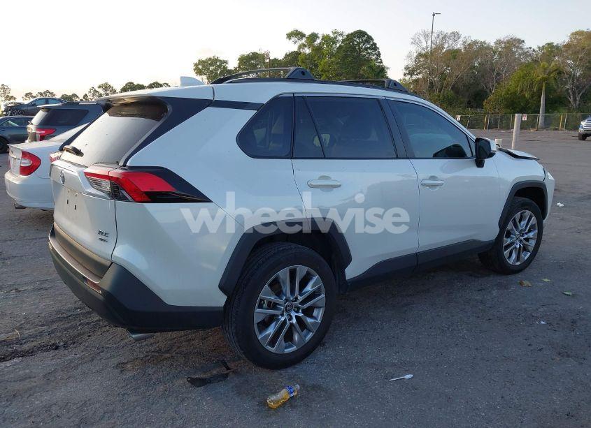 Photo 4 of 2022 Toyota Rav4 XLE PREMIUM (VIN 2T3A1RFVXNW255119)