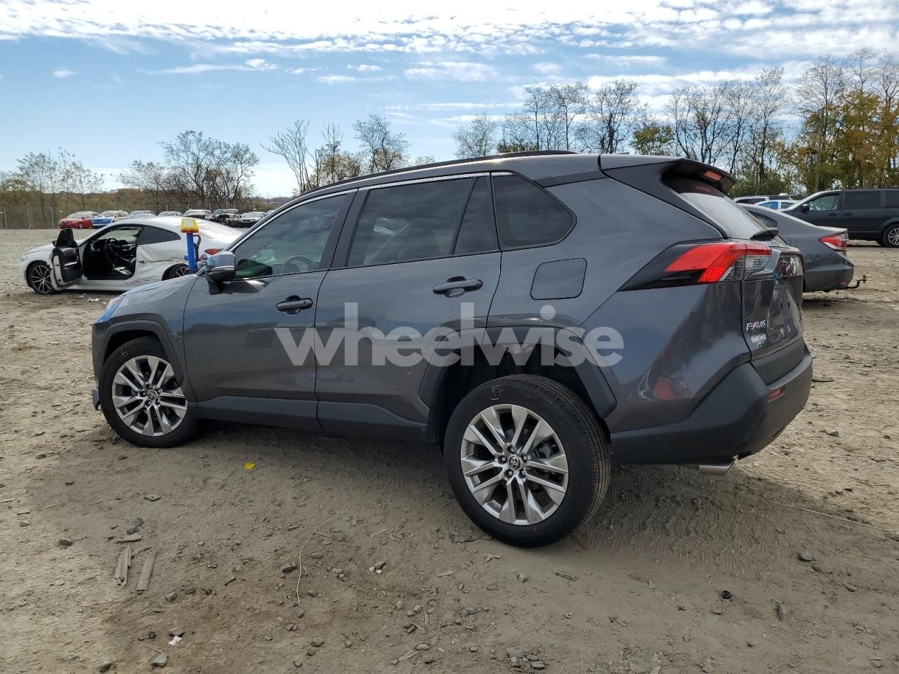 Photo 2 of 2022 TOYOTA RAV4 XLE PREMIUM (VIN 2T3A1RFVXNW318722)
