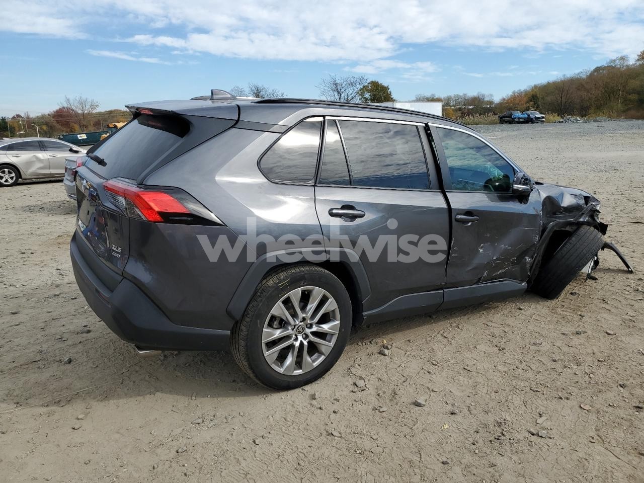 Photo 3 of 2022 TOYOTA RAV4 XLE PREMIUM (VIN 2T3A1RFVXNW318722)