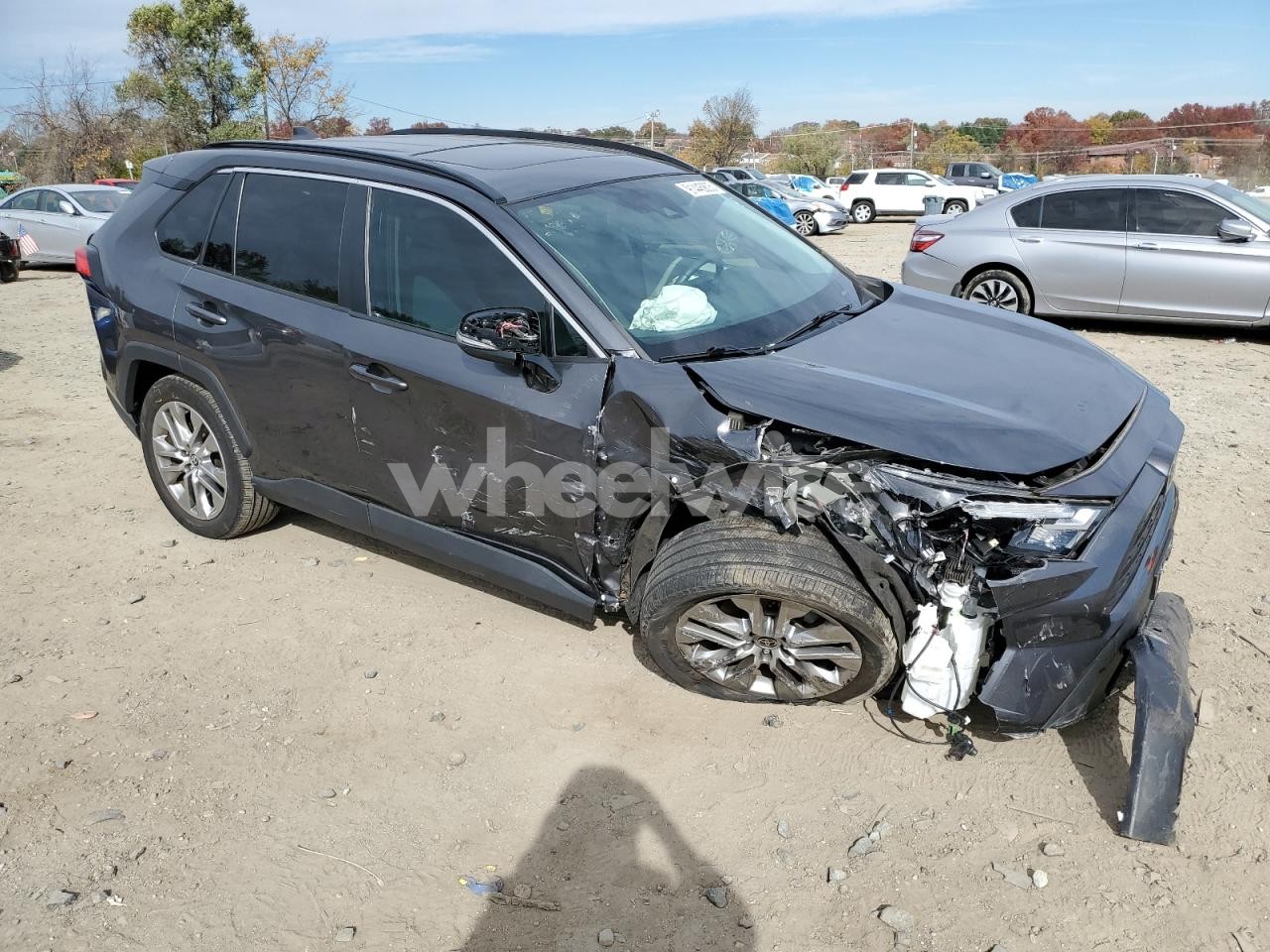 Photo 4 of 2022 TOYOTA RAV4 XLE PREMIUM (VIN 2T3A1RFVXNW318722)