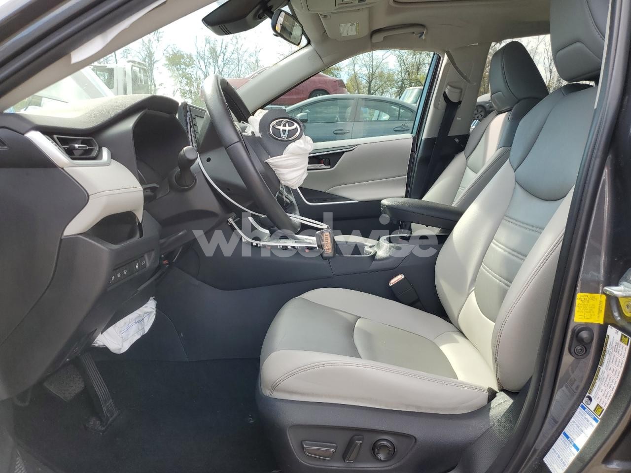 Photo 7 of 2022 TOYOTA RAV4 XLE PREMIUM (VIN 2T3A1RFVXNW318722)