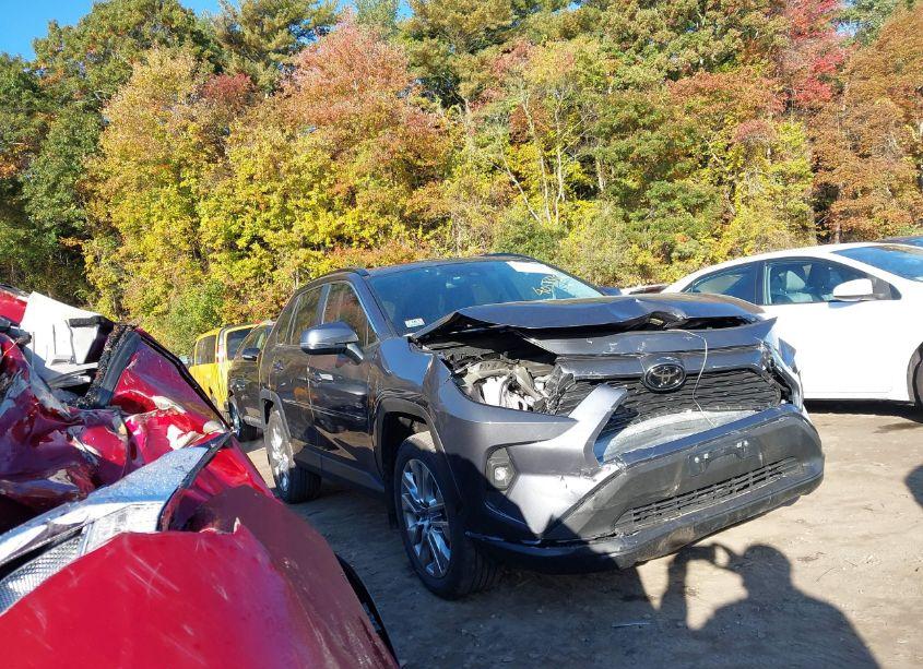 2024 Toyota Rav4 XLE PREMIUM (VIN 2T3A1RFVXRC394318) main photo