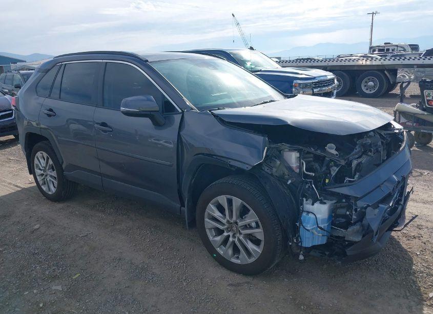 2024 Toyota Rav4 XLE PREMIUM (VIN 2T3A1RFVXRC427494) main photo