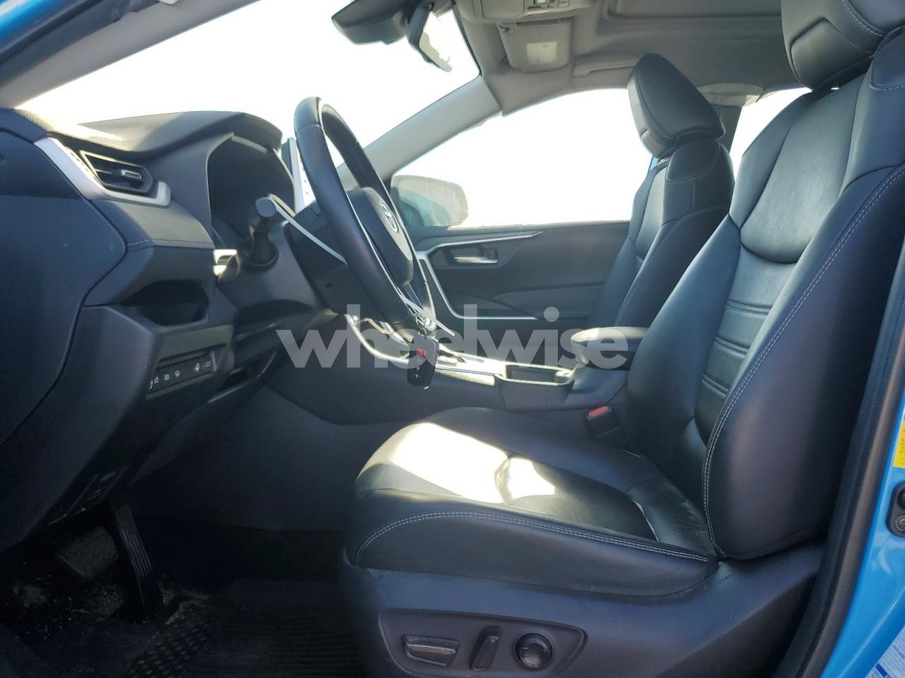 Photo 7 of 2021 TOYOTA RAV4 XLE PREMIUM (VIN 2T3B6RFV6MW009222)