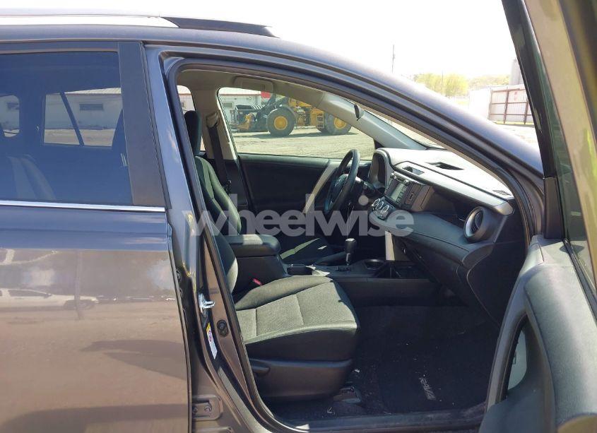 Photo 5 of 2016 Toyota Rav4 LE (VIN 2T3BFREV0GW477405)