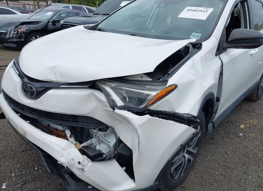 Photo 6 of 2018 Toyota Rav4 LE (VIN 2T3BFREV0JW750964)