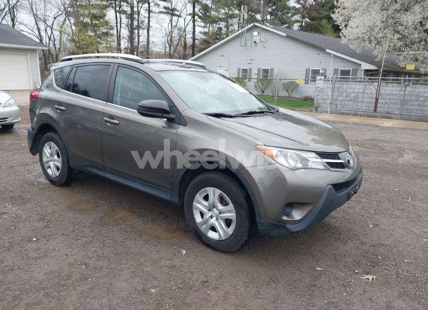 2015 Toyota Rav4 LE (VIN 2T3BFREV1FW245801) main photo