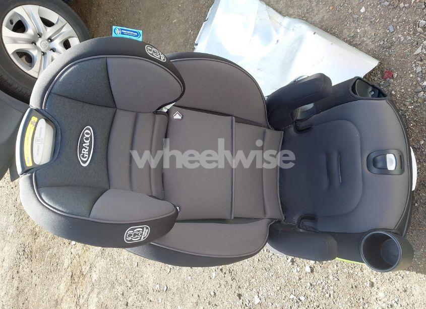 Photo 18 of 2015 Toyota Rav4 LE (VIN 2T3BFREV1FW291581)