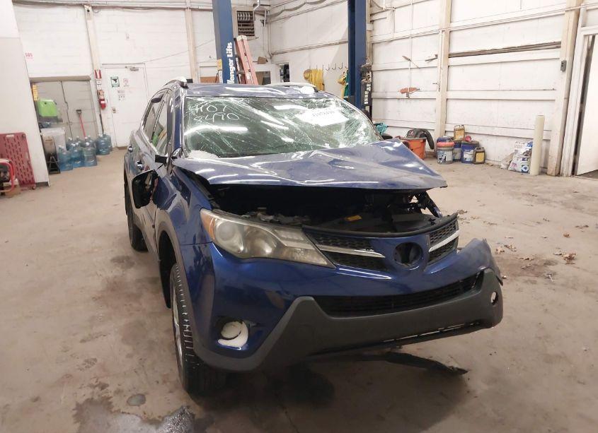 2015 Toyota Rav4 LE (VIN 2T3BFREV1FW363444) main photo