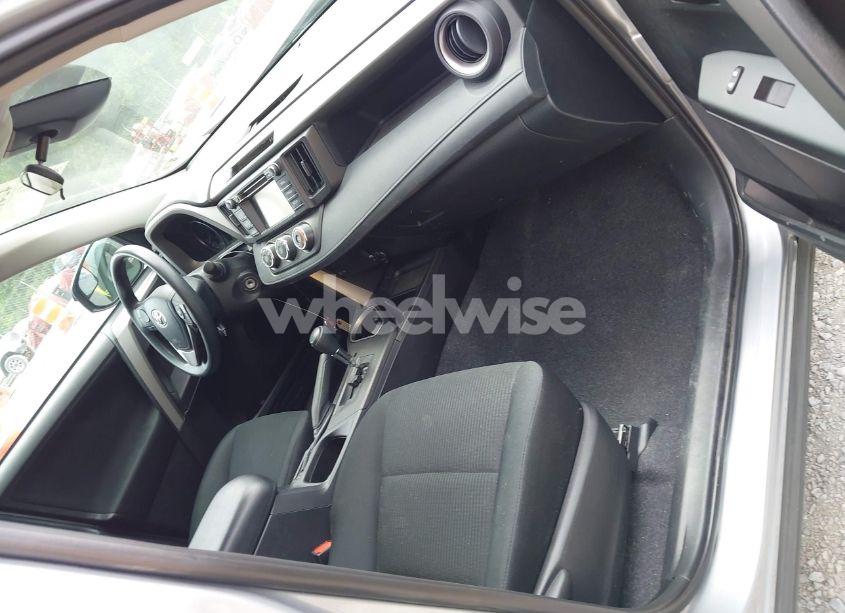 Photo 5 of 2017 Toyota Rav4 LE (VIN 2T3BFREV1HW686458)