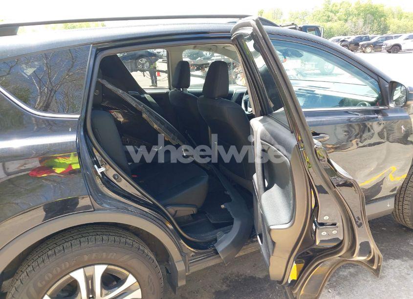 Photo 8 of 2018 Toyota Rav4 LE (VIN 2T3BFREV1JW754103)