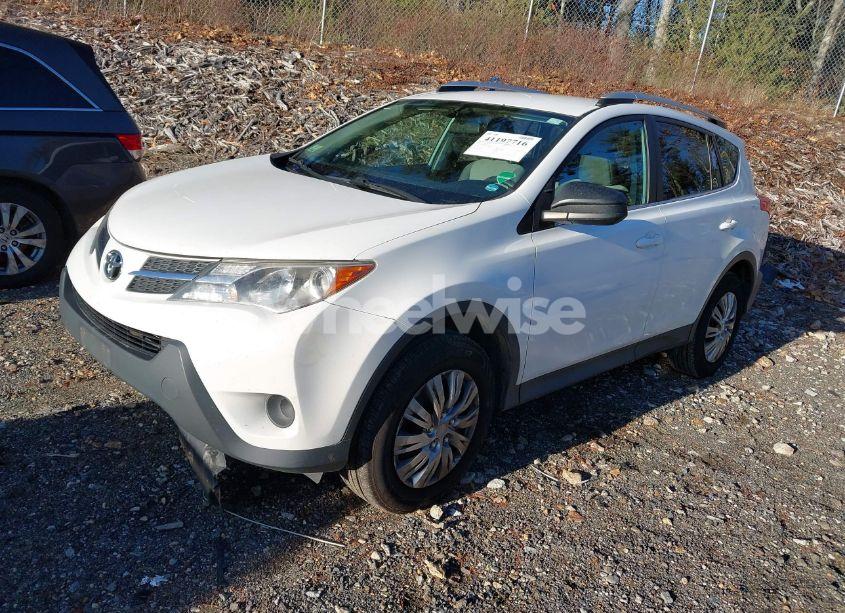 Photo 2 of 2015 Toyota Rav4 LE (VIN 2T3BFREV2FW270433)