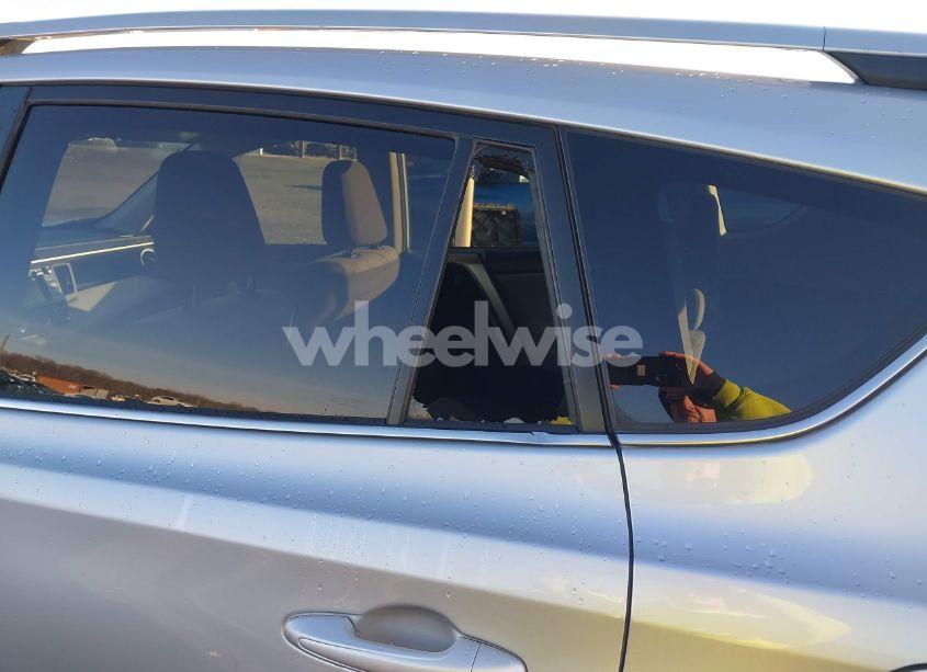 Photo 6 of 2015 Toyota Rav4 LE (VIN 2T3BFREV2FW275115)