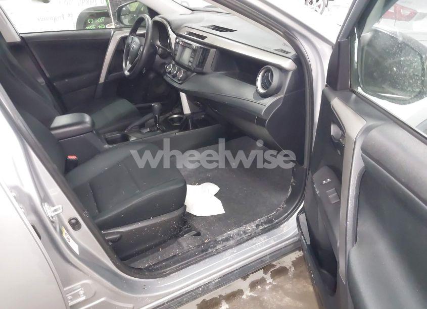 Photo 5 of 2016 Toyota Rav4 LE (VIN 2T3BFREV2GW424124)