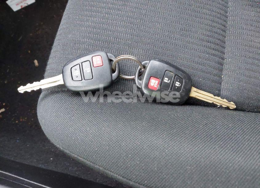 Photo 11 of 2016 Toyota Rav4 LE (VIN 2T3BFREV2GW425533)