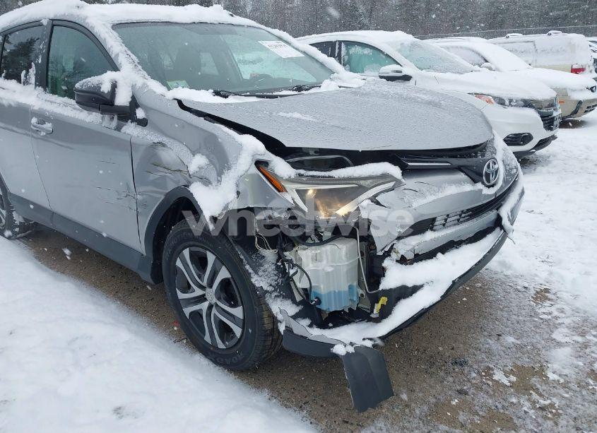 Photo 6 of 2016 Toyota Rav4 LE (VIN 2T3BFREV2GW425533)