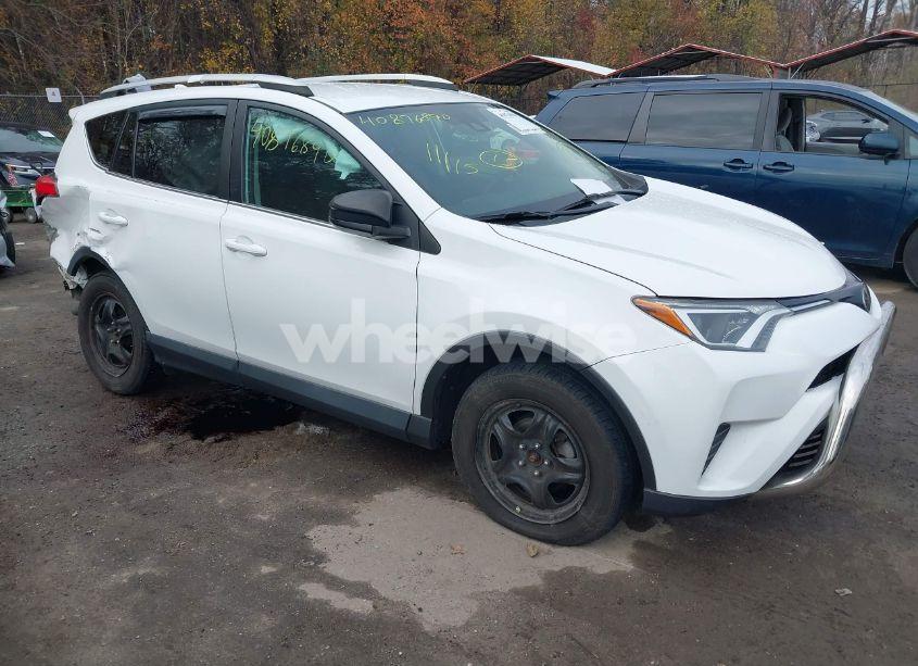 2018 Toyota Rav4 LE (VIN 2T3BFREV2JW845011) main photo