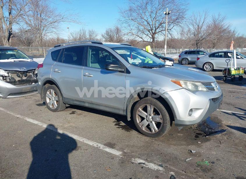 2015 Toyota Rav4 LE (VIN 2T3BFREV4FW264634) main photo