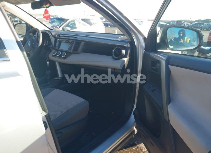 Photo 5 of 2015 Toyota Rav4 LE (VIN 2T3BFREV4FW264634)