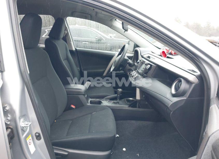 Photo 5 of 2016 Toyota Rav4 LE (VIN 2T3BFREV4GW419670)