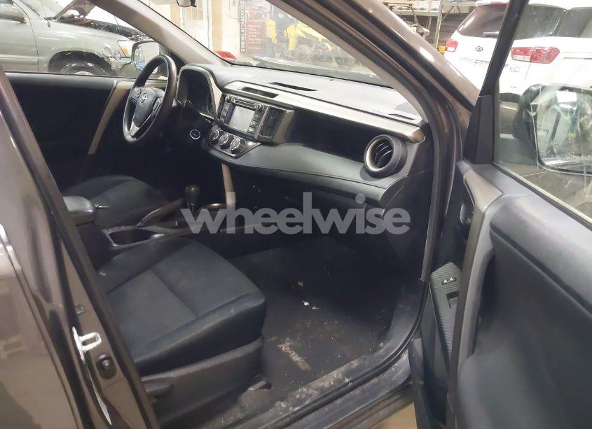 Photo 5 of 2015 Toyota Rav4 LE (VIN 2T3BFREV5FW305546)