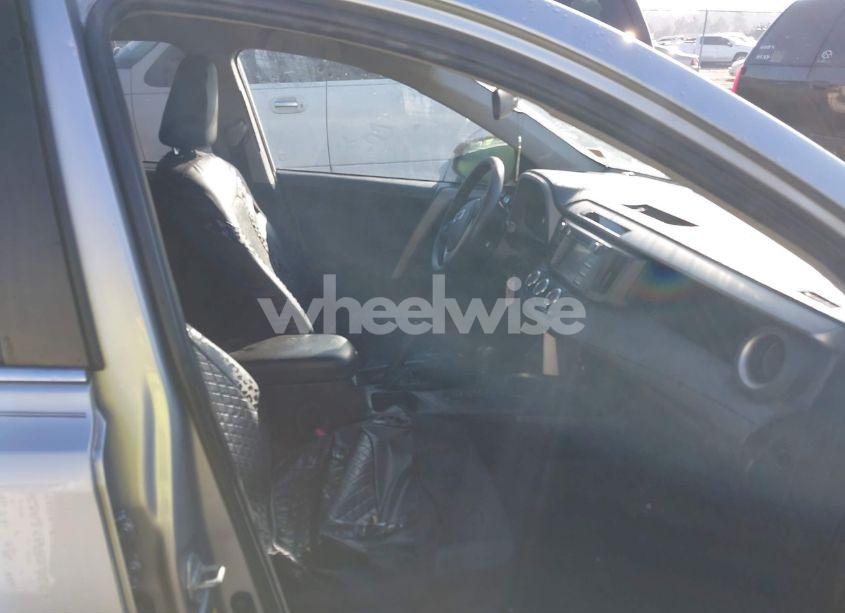 Photo 5 of 2016 Toyota Rav4 LE (VIN 2T3BFREV5GW436056)