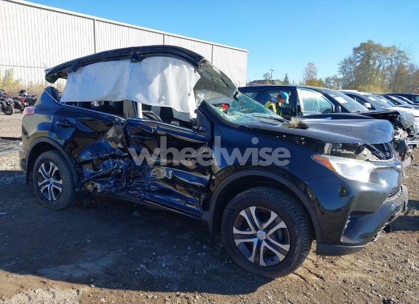 2018 Toyota Rav4 LE (VIN 2T3BFREV5JW789517) main photo