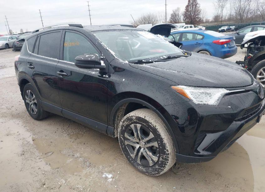 2018 Toyota Rav4 LE (VIN 2T3BFREV5JW857492) main photo