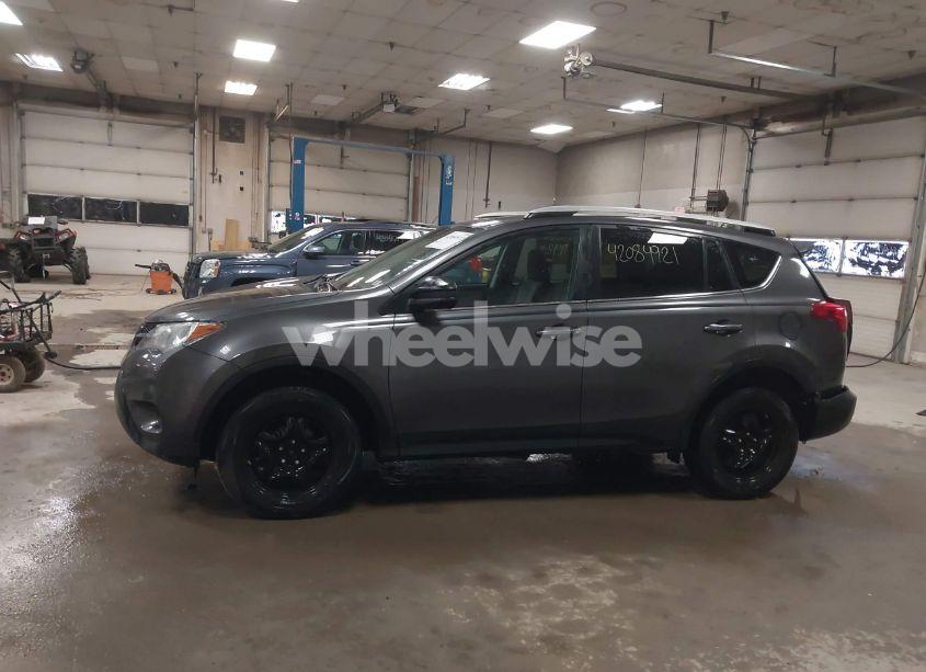 Photo 14 of 2015 Toyota Rav4 LE (VIN 2T3BFREV6FW240674)