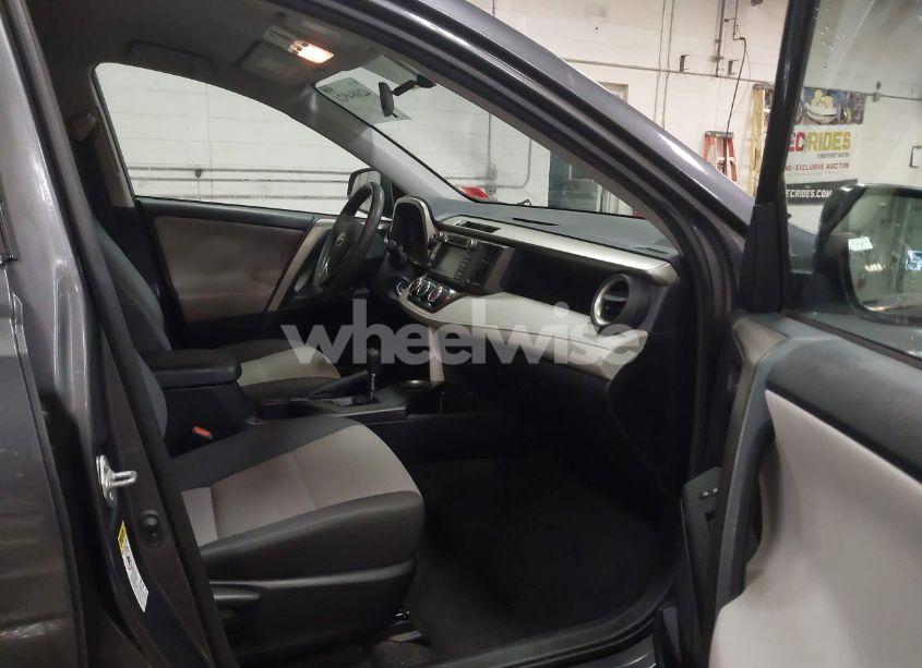 Photo 5 of 2015 Toyota Rav4 LE (VIN 2T3BFREV6FW240674)