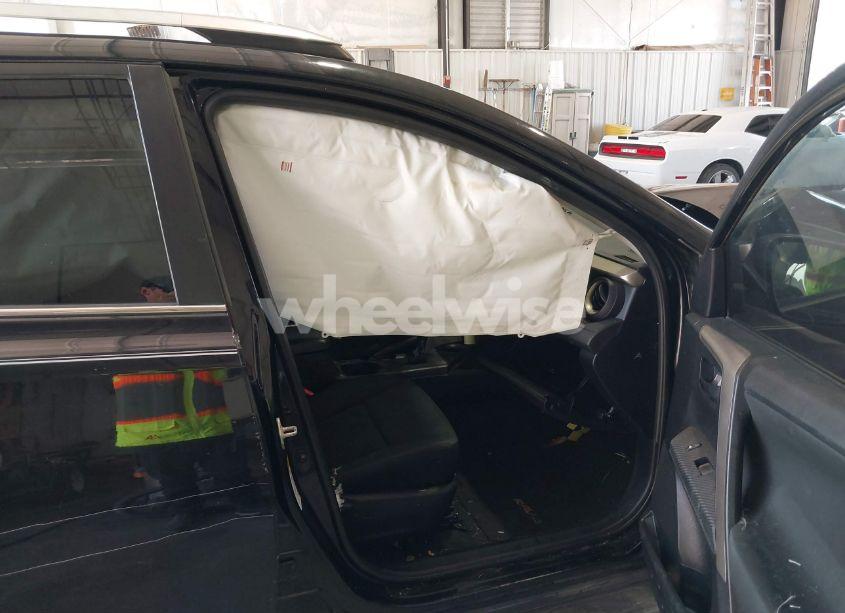 Photo 5 of 2015 Toyota Rav4 LE (VIN 2T3BFREV6FW365089)