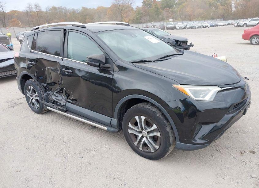 2018 Toyota Rav4 LE (VIN 2T3BFREV6JW740715) main photo