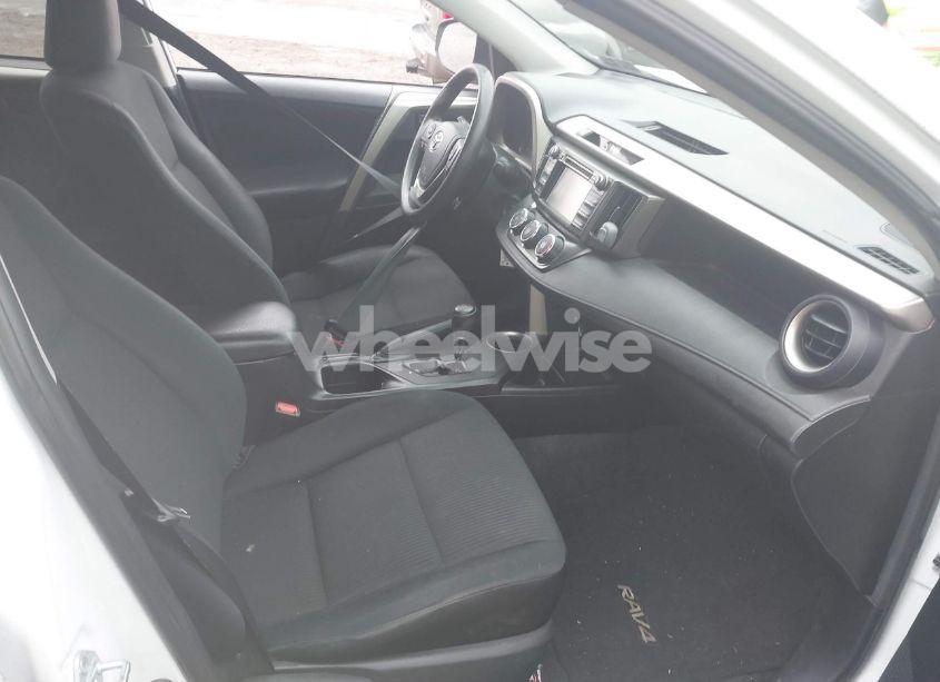 Photo 5 of 2015 Toyota Rav4 LE (VIN 2T3BFREV7FW318038)