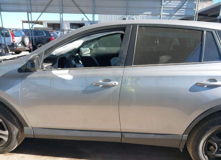 Photo 14 of 2018 Toyota Rav4 LE (VIN 2T3BFREV7JW780804)