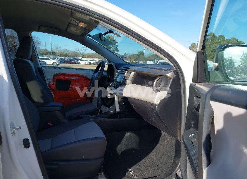 Photo 5 of 2015 Toyota Rav4 LE (VIN 2T3BFREV8FW305072)