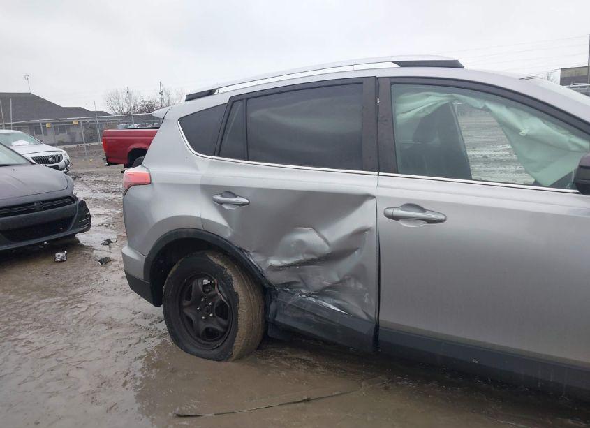 Photo 6 of 2016 Toyota Rav4 LE (VIN 2T3BFREV8GW463073)