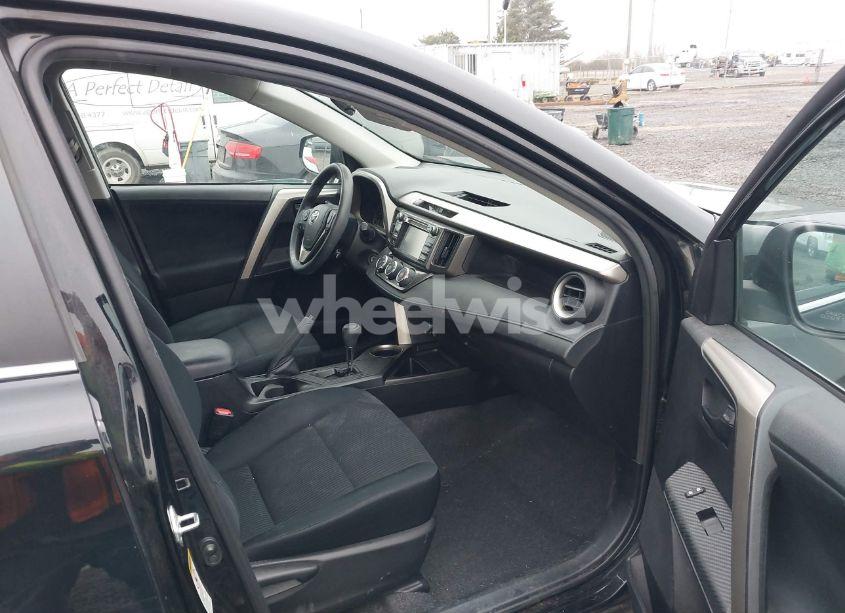 Photo 5 of 2015 Toyota Rav4 LE (VIN 2T3BFREV9FW397440)