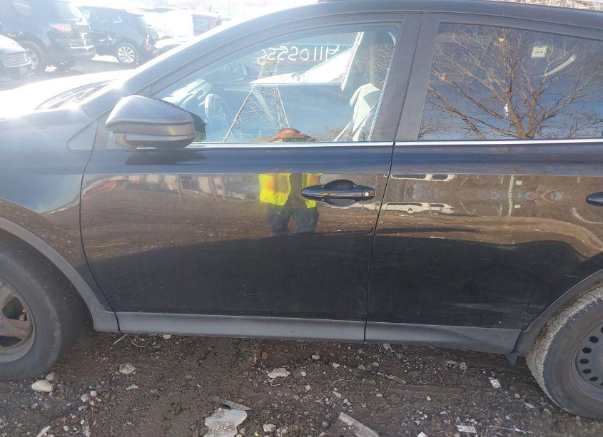 Photo 14 of 2015 Toyota Rav4 LE (VIN 2T3BFREV9FW398541)