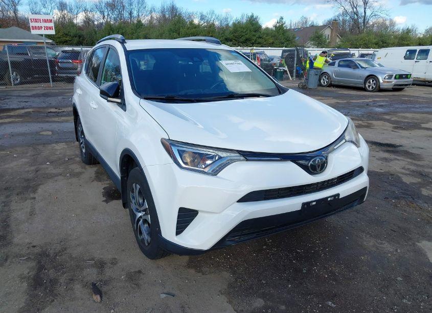 2018 Toyota Rav4 LE (VIN 2T3BFREV9JW856927) main photo