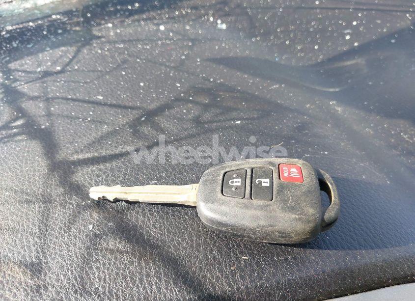 Photo 11 of 2016 Toyota Rav4 LE (VIN 2T3BFREVXGW451572)