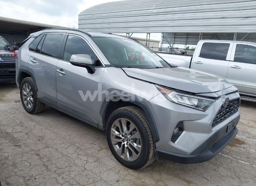 2020 Toyota Rav4 XLE PREMIUM (VIN 2T3C1RFV0LW082121) main photo