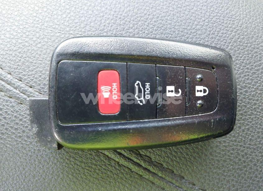 Photo 11 of 2020 Toyota Rav4 XLE PREMIUM (VIN 2T3C1RFV0LW082121)