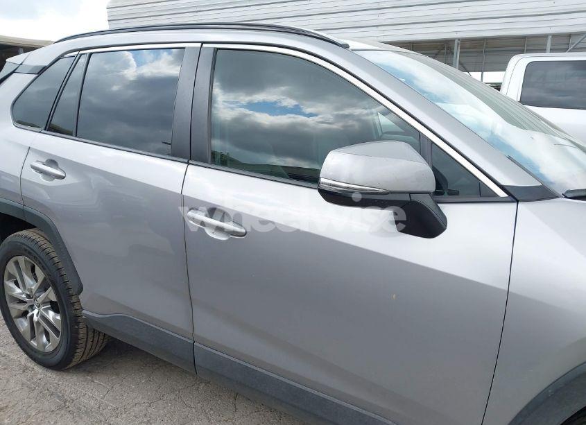 Photo 13 of 2020 Toyota Rav4 XLE PREMIUM (VIN 2T3C1RFV0LW082121)