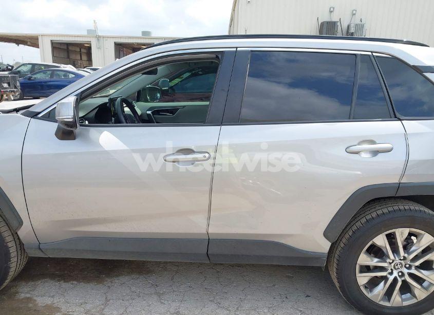 Photo 14 of 2020 Toyota Rav4 XLE PREMIUM (VIN 2T3C1RFV0LW082121)